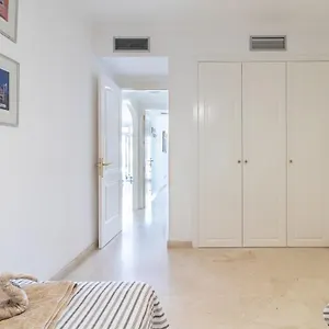 Flatguest + + 2bdr + Terrace Apartment